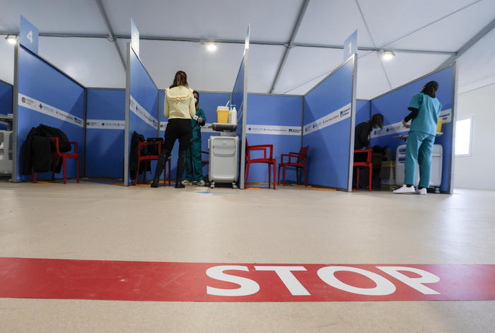 Covid: 6599 positivi, Rt a 1.56, cresce di 10 punti l’incidenza