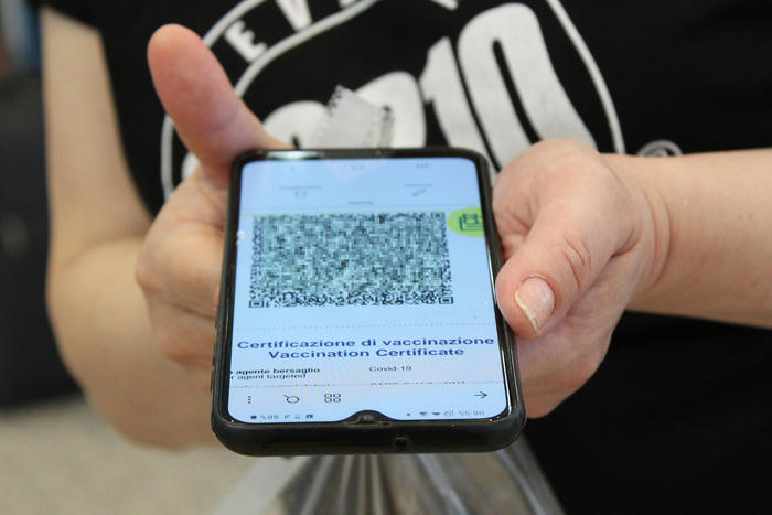 Covid: in ultimo anno Italia quarta per virus su smartphone