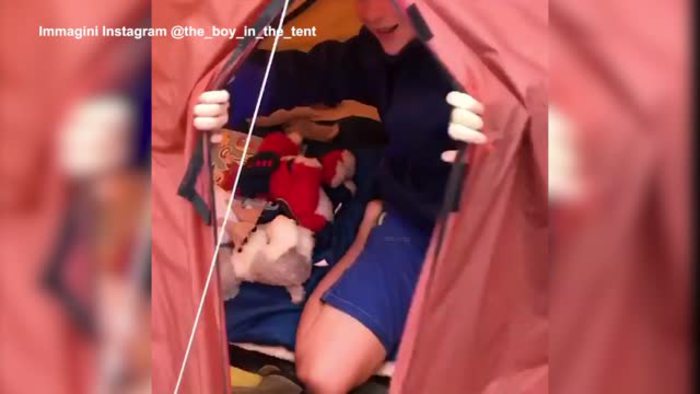 Covid, le 500 notti in tenda di un undicenne inglese per beneficenza