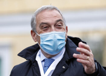 si è espresso in merito ad un argomento ostico che sta facendo molto discutere: la vaccinazione dei bambini sotto 12 anni. «Non sono contrario in assoluto, ma la malattia sui bimbi è rara,