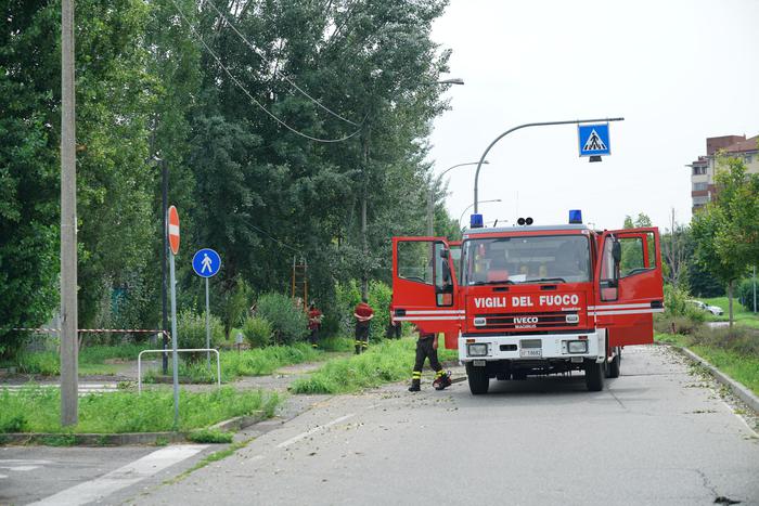 ++ Crolla palazzina a due piani a Torino ++