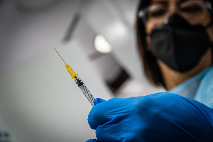 Delta: Bmj, infettati vaccinati e non con stessa carica virale