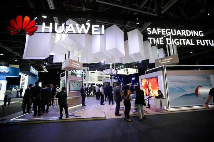 Huawei, ricavi per oltre 49 miliardi dollari nel semestre