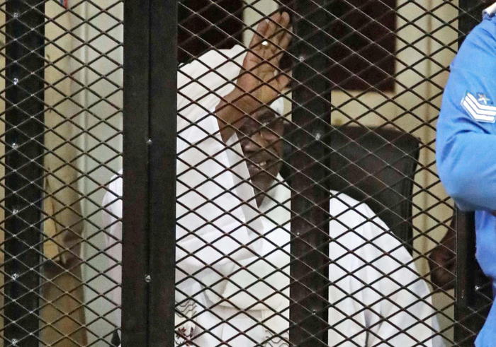 Il Sudan consegnerà Omar al Bashir al Tribunale dell’Aja