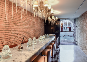 Cinema e mondanità tornano di scena sul red carpet di Palazzina Grassi per la 78esima mostra internazionale d’arte cinematografica di Venezia