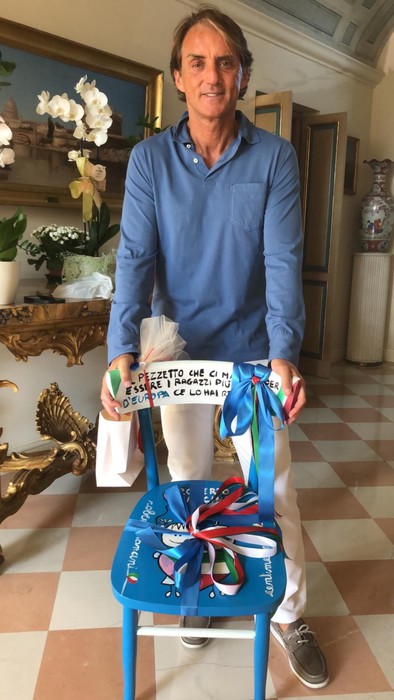 Per Mancini seggiola da disabili, come per Mattarella e papa