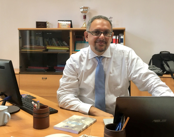 Preside invita a vaccinarsi, minacciato. Solidarietà Bianchi