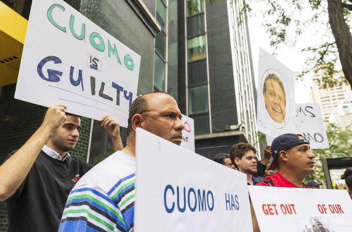 Prima denuncia penale contro il governatore Cuomo