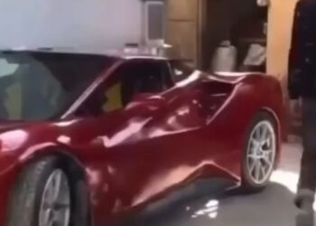 Quattro amici si sono fatti una Ferrari in casa