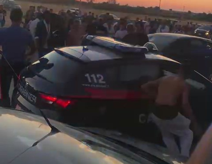 Rissa all’alba con accoltellamento,feriti due Cc intervenuti