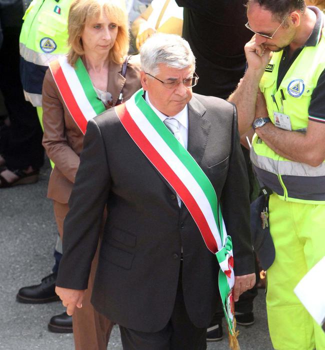 Sindaco offre taglia per i nomi vandali