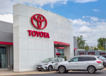Toyota riduce l’obiettivo di produzione per settembre per la carenza di chip