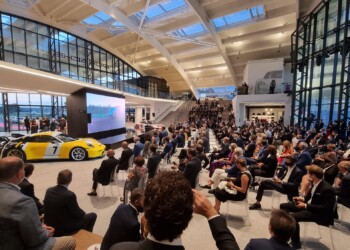PORSCHE: EMOZIONI SEMPRE PIÙ VERDI CON L’EXPERIENCE CENTER NEL CUORE DELLA FRANCIACORTA