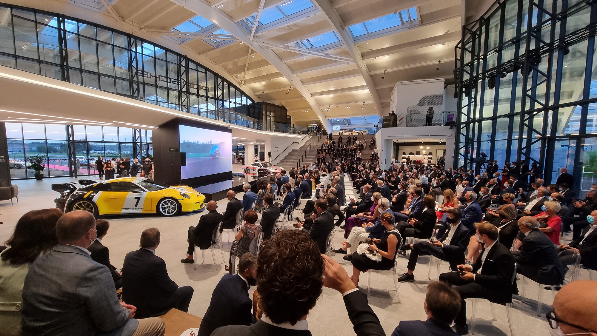 PORSCHE: EMOZIONI SEMPRE PIÙ VERDI CON L’EXPERIENCE CENTER NEL CUORE DELLA FRANCIACORTA