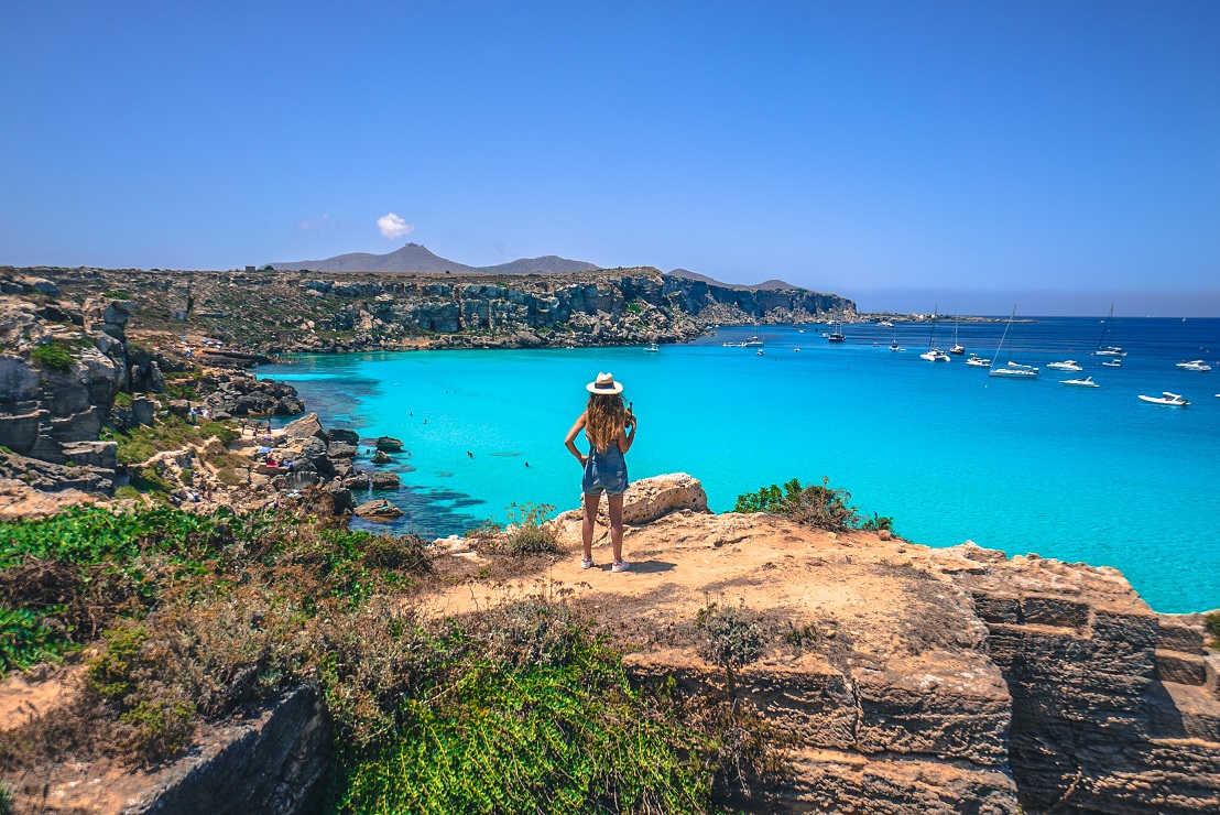 Vacanze 2021: per il 39% degli italiani sono state un compromesso, tra paura del contagio, restrizioni e poco budget a disposizione