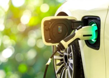 Auto elettrica: 8 italiani su 10 sono “eco-scettici”