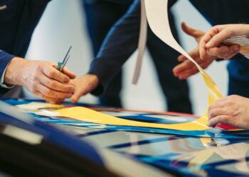 Bmw, quando l’arte scende in pista