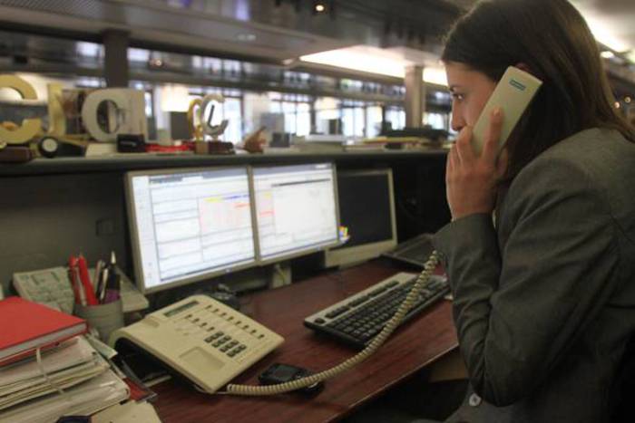 Borsa: Milano perde il 2%, Eni maglia nera (-4%)