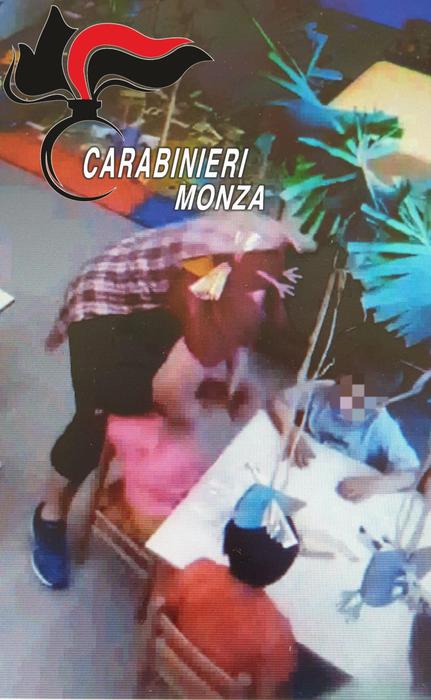 Calci e pugni a bambini dell’asilo, denunciata maestra
