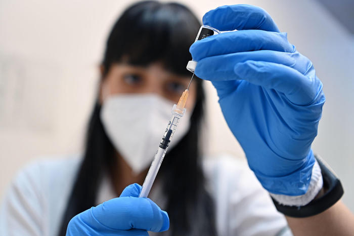 Covid: anticorpi fino a 8 volte meno efficaci contro Delta