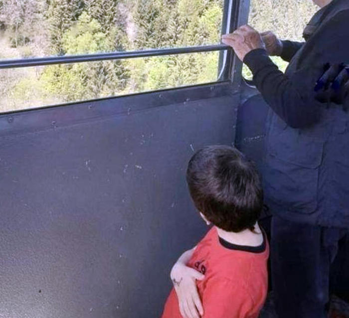 Eitan: zio paterno, con lui breve colloquio