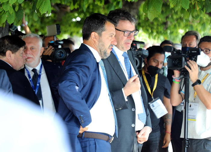 Giorgetti: ‘L’estensione del Green pass per aumentare la libertà’ . E su Salvini: ‘Andiamo d’amore e d’accordo’