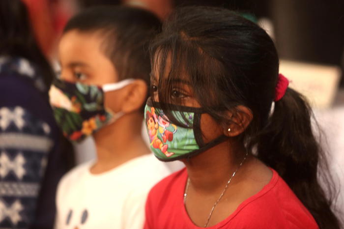 Il long Covid colpisce meno i bambini, revisione scientifica