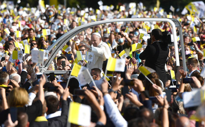 Il Papa: “Mai ridurre la croce ad un simbolo politico”