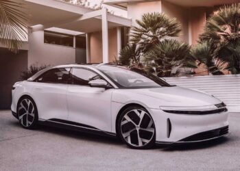 Incredibile Lucid, 836 chilometri con un “pieno” di elettricità