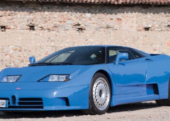 La Bugatti EB110 diventa una signora