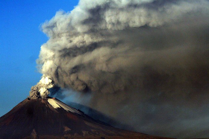 Messico: da vulcano Popocatépetl una colonna di fumo di 3 km