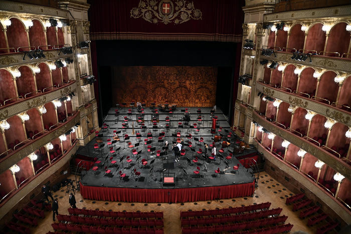 Regioni, da ottobre portare la capienza di cinema-teatri all’80%