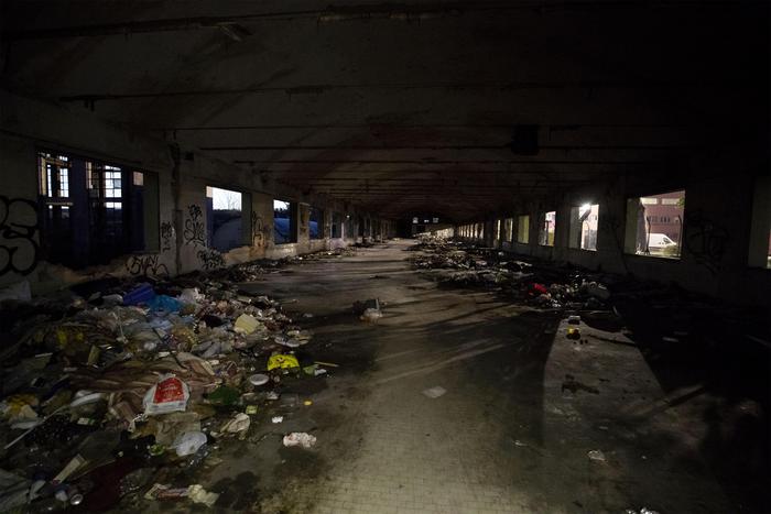 Roma: a fuoco ex fabbrica di penicillina, ferito migrante