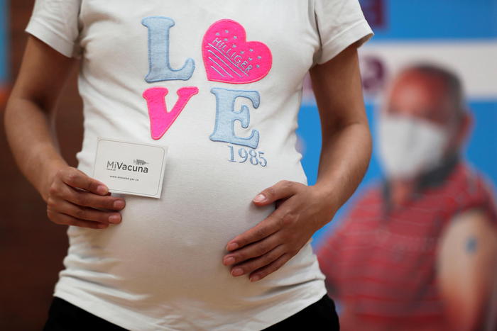 Deve partorire ma la bimba è morta, scatta indagine: si era vaccinata 2 giorni prima