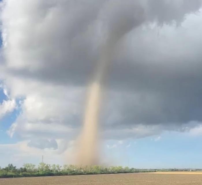 Tromba d’aria nel Modenese, case scoperchiate