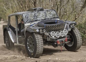 Un ex ingegnere Ferrari realizza il pick-up elettrico con autonomia da 7000 km