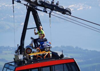 Una Vespa in funivia, l’ultimo record nel Guinness dei primati