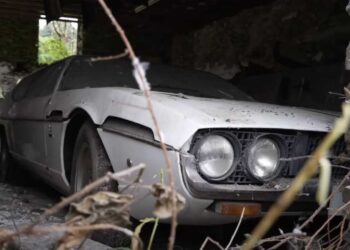 Un’altra Lamborghini dimenticata: in Inghilterra spunta una Espada in un fienile dopo 30 anni