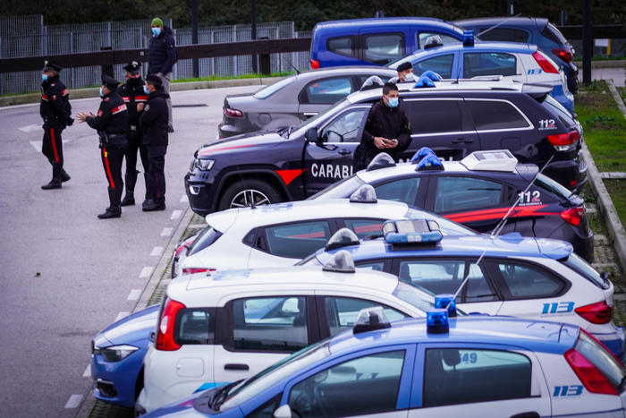 Uomo accoltella figlio a Trieste e lo uccide