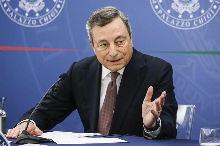 Vaccini: Draghi, l’Italia donerà 45 milioni di dosi entro l’anno