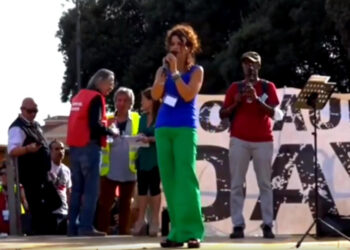 Vicequestore sul palco dei no pass, sarà sottoposta a procedimento