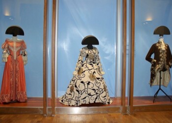 LIBRI, MUSICA, SFILATE ED UNA NUOVA SEZIONE PER IL MUSEO DELLA MODA