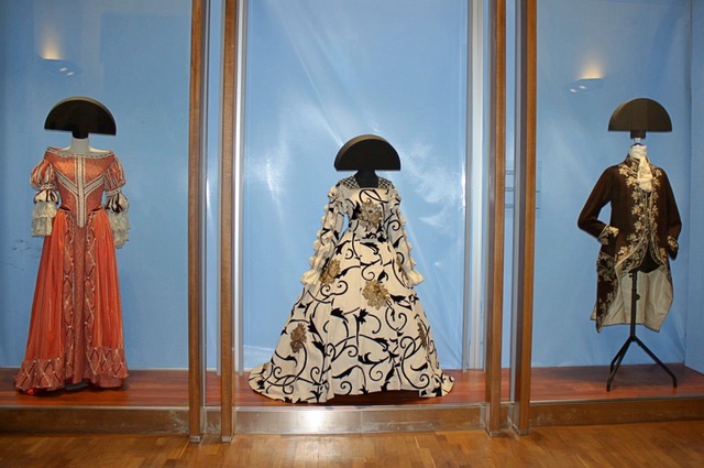 LIBRI, MUSICA, SFILATE ED UNA NUOVA SEZIONE PER IL MUSEO DELLA MODA