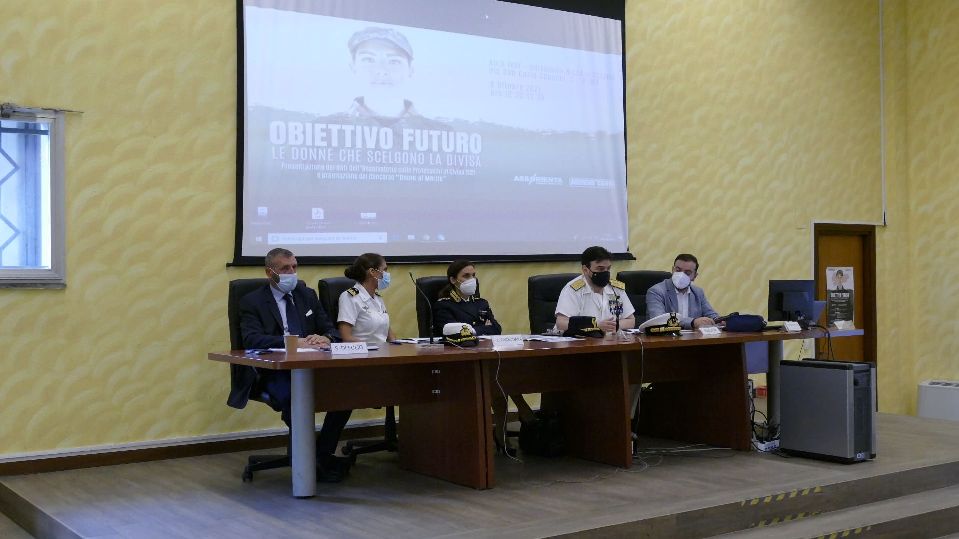 SEMPRE PIÙ GIOVANI SCELGONO LA DIVISA: 2 SU 5 SONO DISPOSTI A INTRAPRENDERE UNA CARRIERA NELLE FORZE ARMATE E DI POLIZIA. LE PIÙ AMBIZIOSE SONO LE RAGAZZE