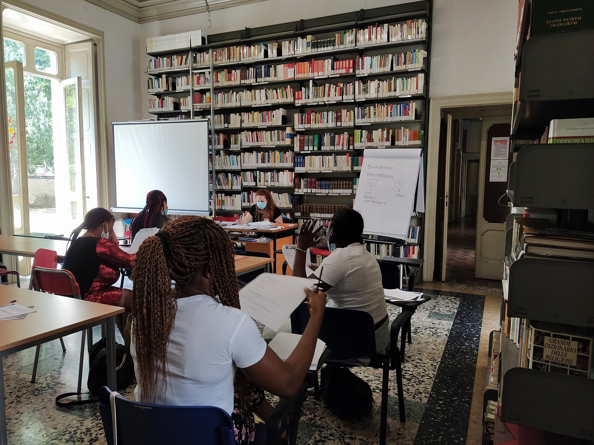 18 ottobre: Giornata contro la tratta delle donne – La via di uscita è l’integrazione lavorativa