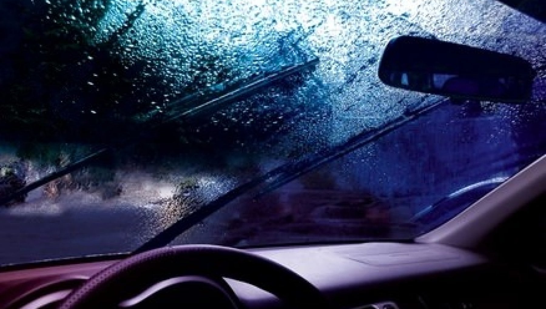 Attenzione, con la pioggia i sistemi di assistenza sono a rischio