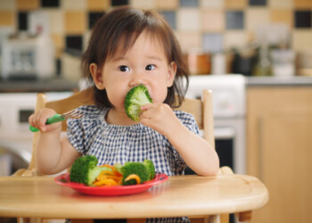 I sette consigli chiave per far mangiare bene anche i bambini schizzinosi