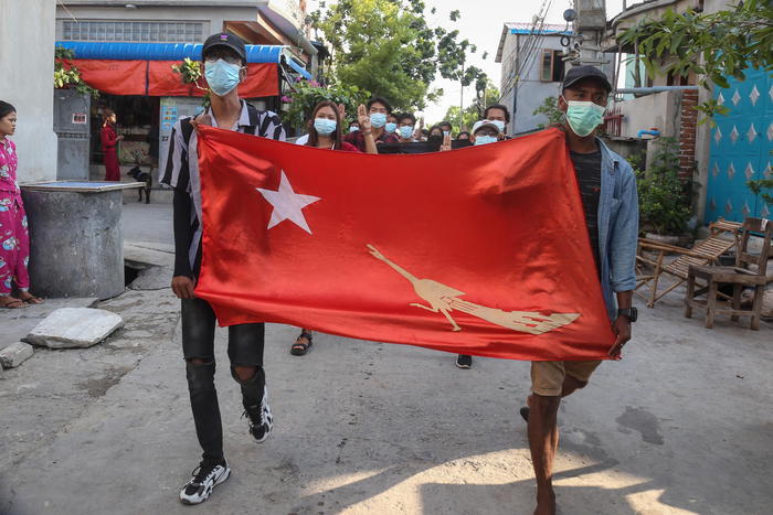Birmania: regime costringe al silenzio l’avvocato di Suu Kyi