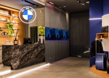 Bmw, la rivoluzione digitale delle vendite e il fattore umano della tecnologia