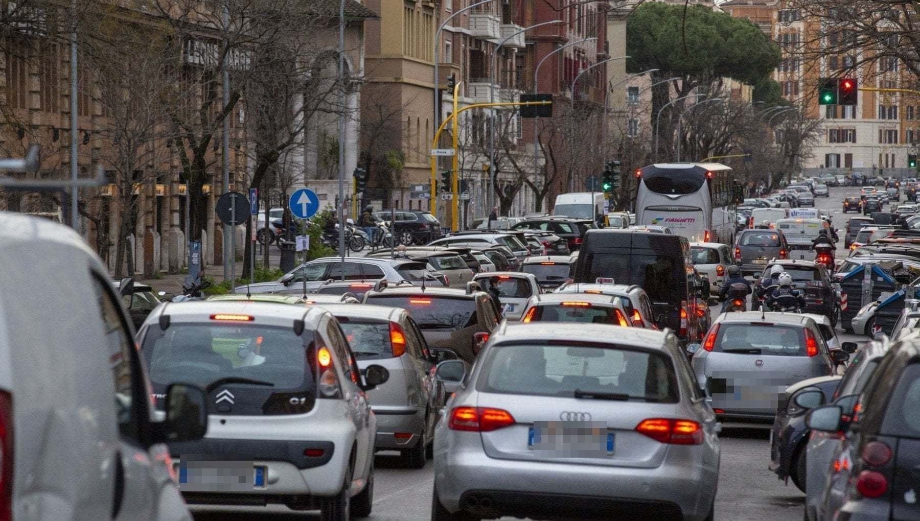 Bus pubblici inquinanti: oltre la metà ha emissioni fino a Euro 4